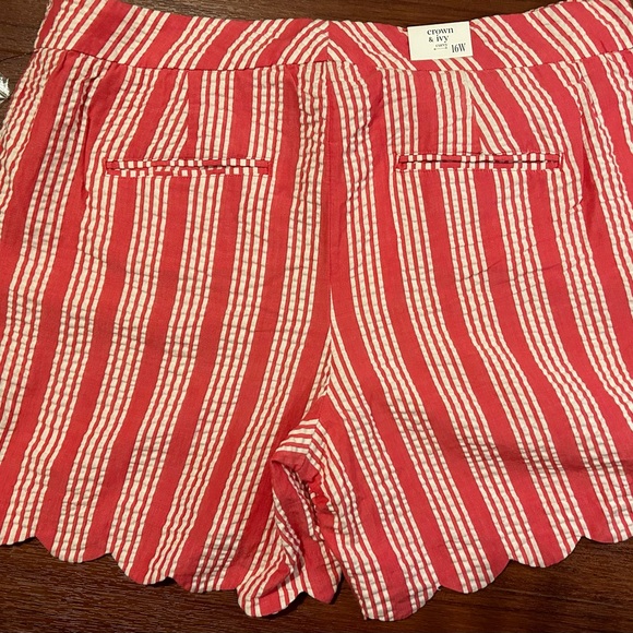 Crown & Ivy Curvy Shorts Size 16w Pink with White Stripes and Scalloped Hemline - Picture 3 of 6